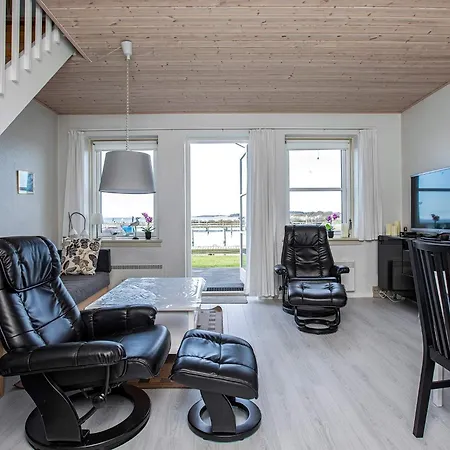 4 Person On A In 公寓 博雷