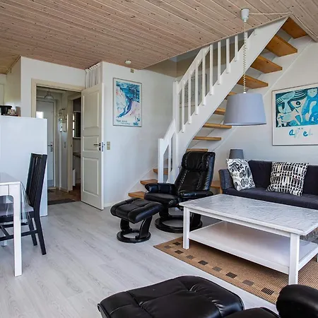 4 Person On A In Appartamento *