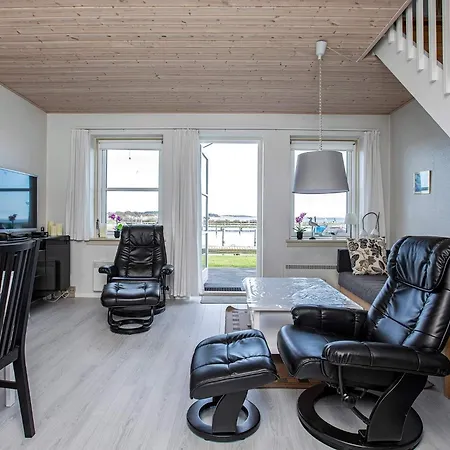 Appartamento 4 Person On A In *